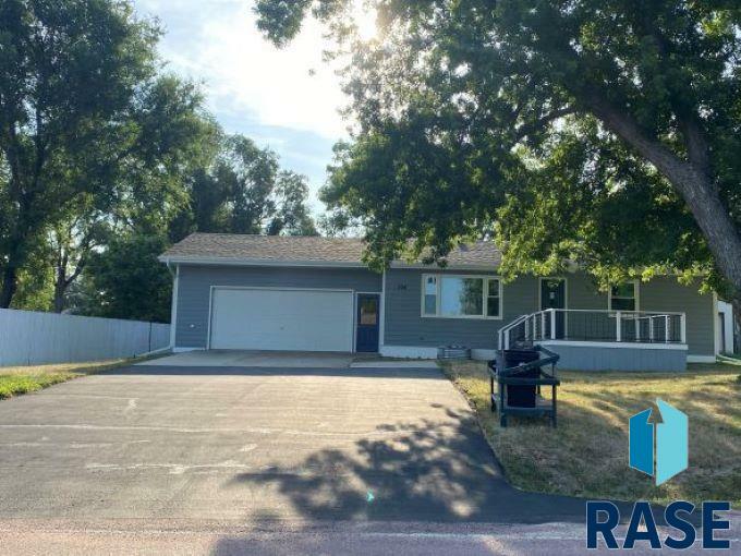 Property Photo: 504 S 2nd St SD 57334