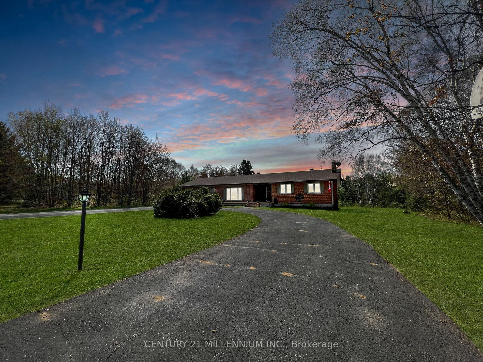 Property Photo: 5 Gregory Dr ON P1B8G3