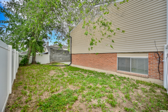 Property Photo:  447 E 7670 S  UT 84047 