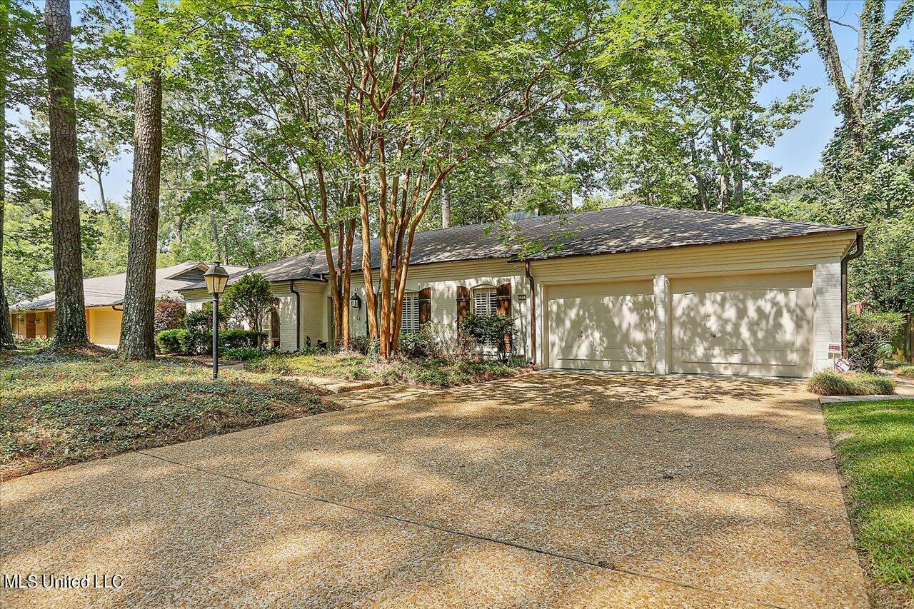 Property Photo: 5355 Balmoral Drive MS 39211