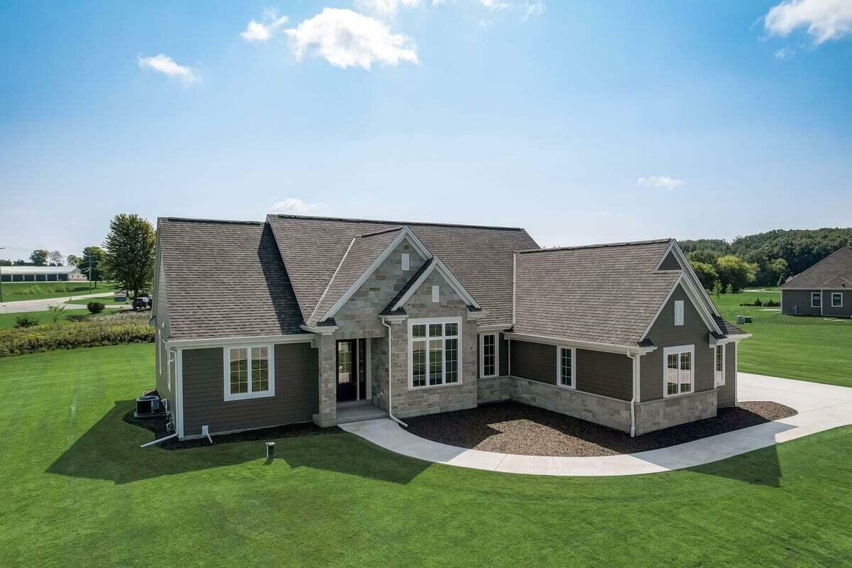 Property Photo: W277n6720 Timberline Trl WI 53089