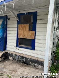 1708 Montezuma St  San Antonio TX 78207 photo