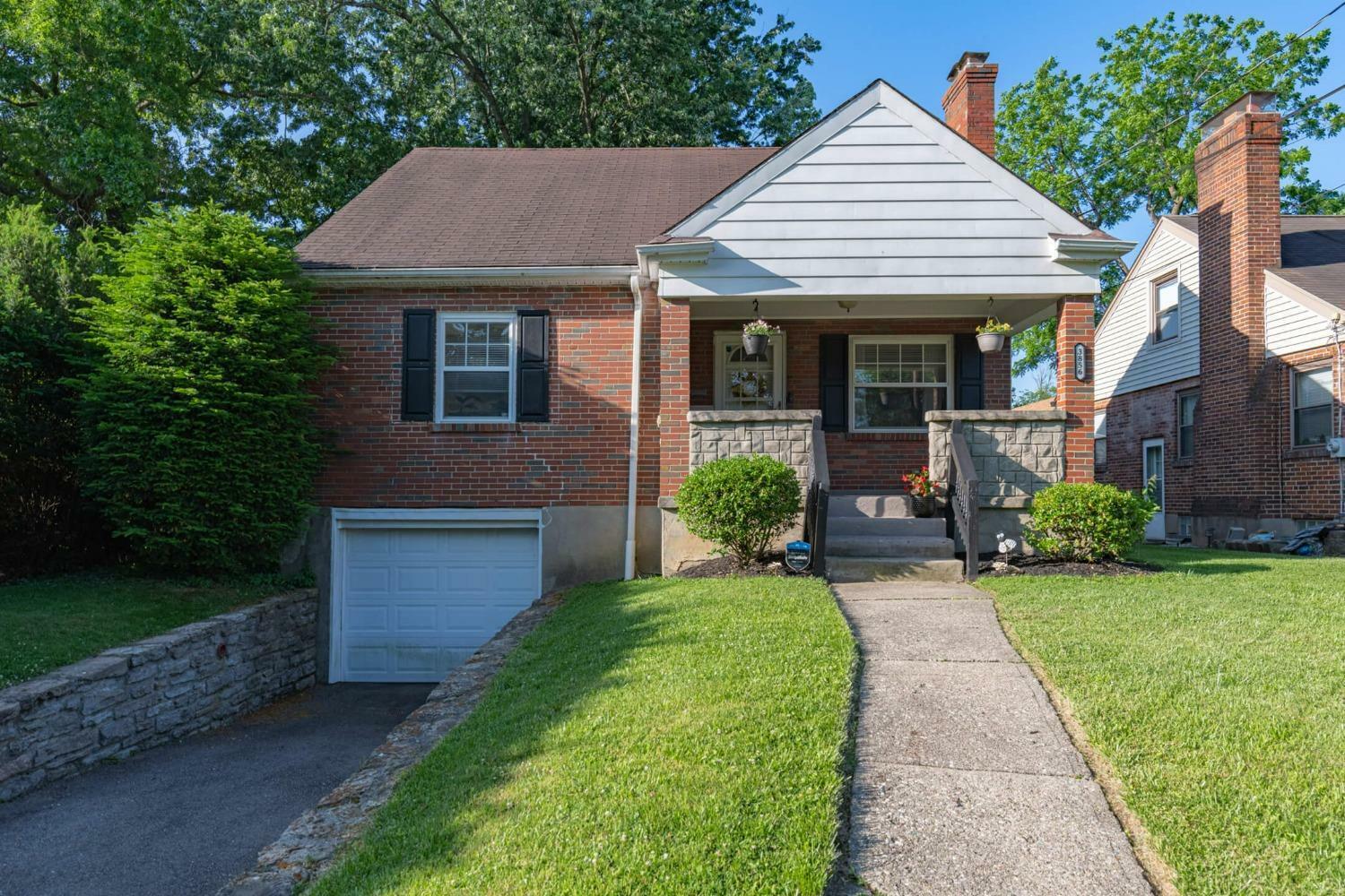 Property Photo: 3856 Oak Crest Ave OH 45236