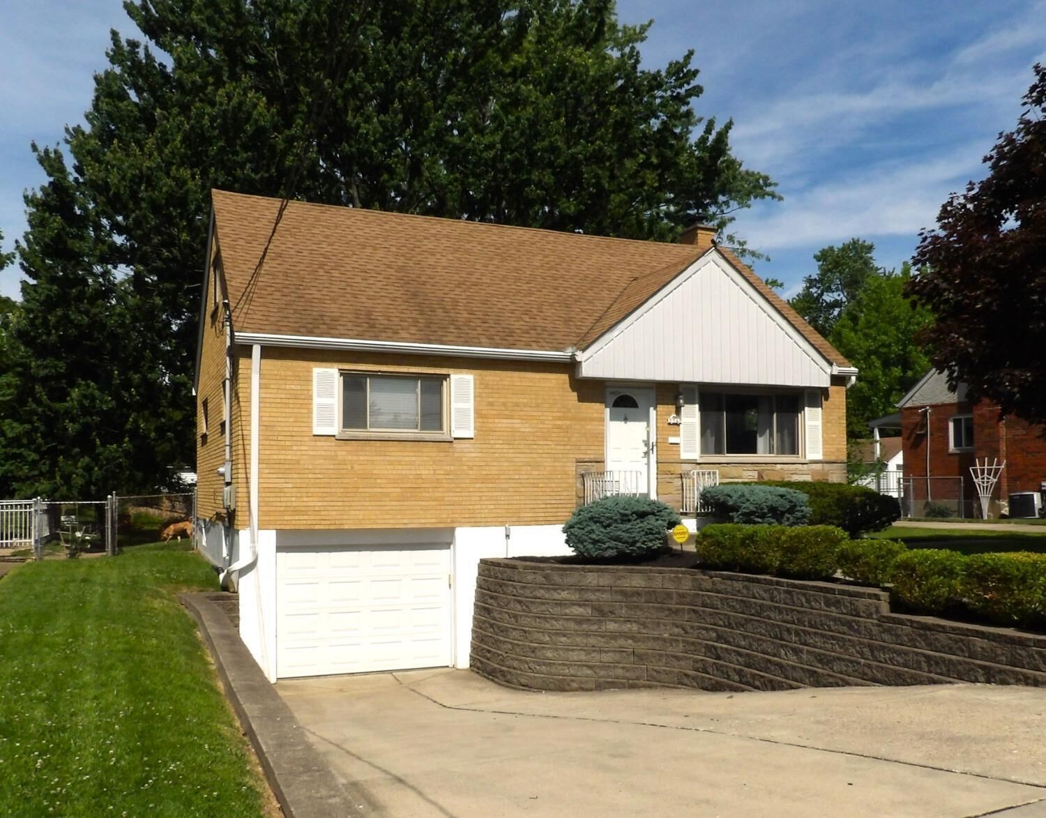 Property Photo: 3949 Hemphill Way OH 45236