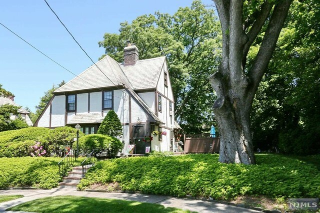 Property Photo:  23 Pomander Walk  NJ 07450 