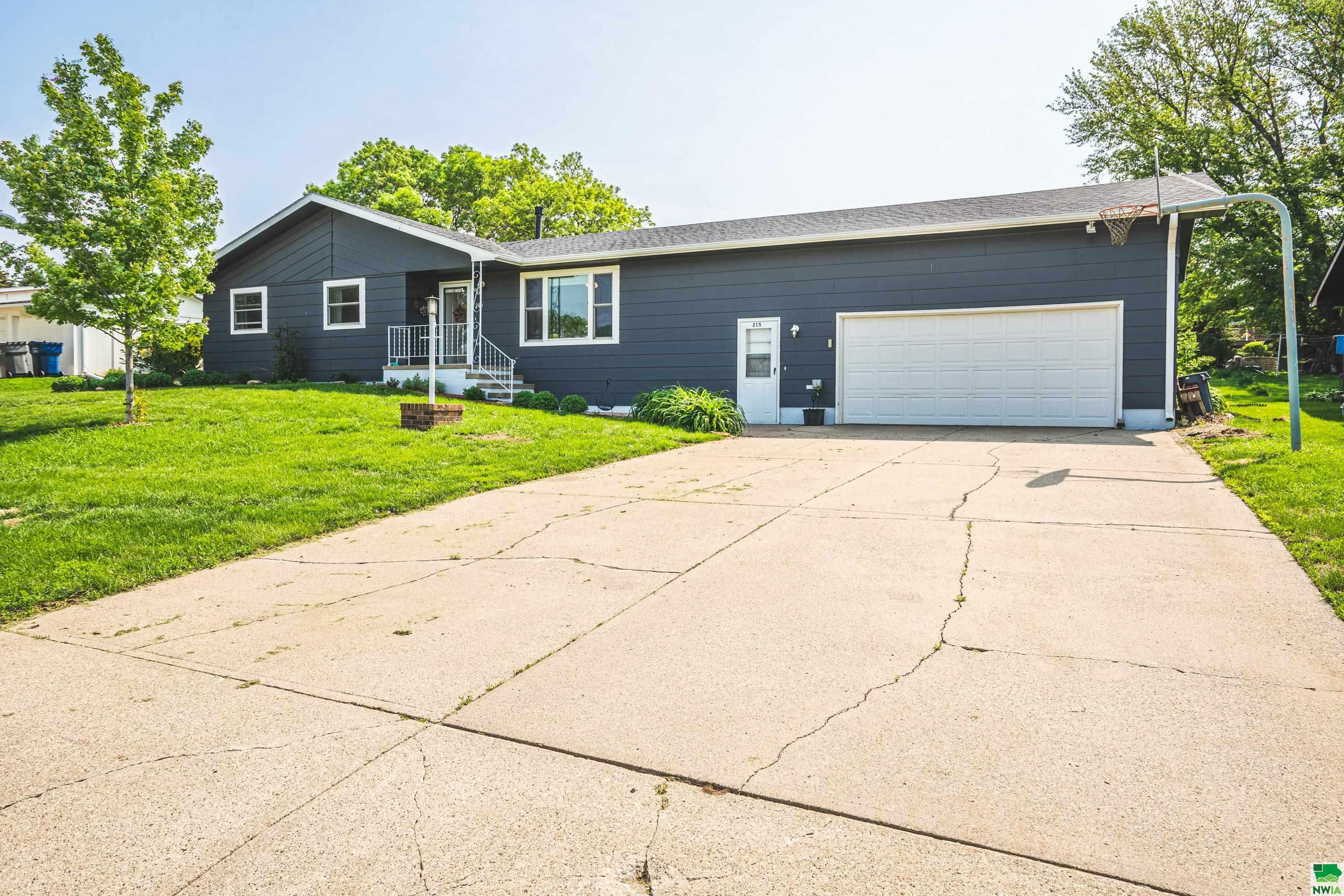 Property Photo:  215 Jefferson Street  IA 51050 