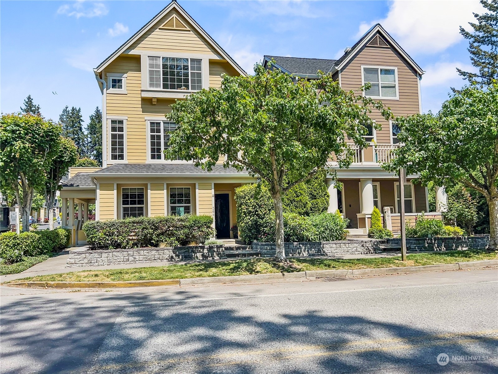 Property Photo: 364 Wyatt Way NE WA 98110