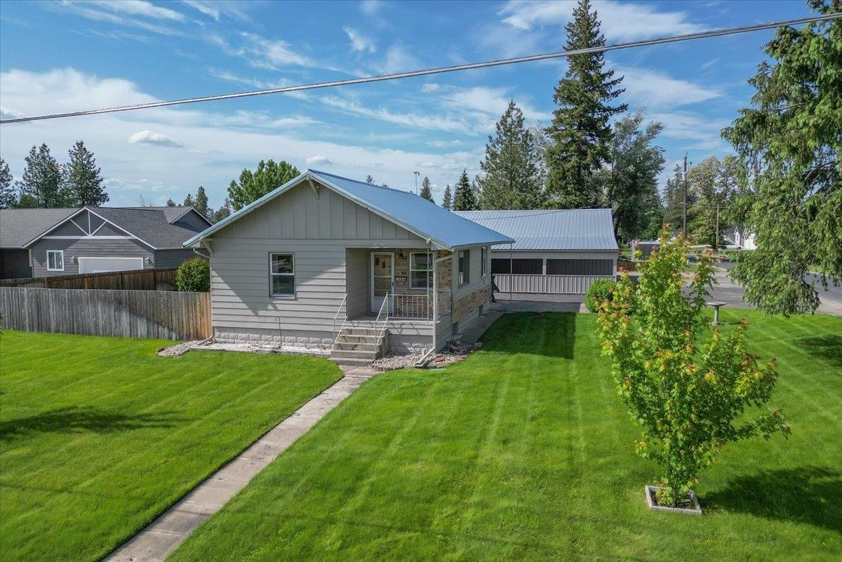 Property Photo: 304 W Crawford St WA 99006