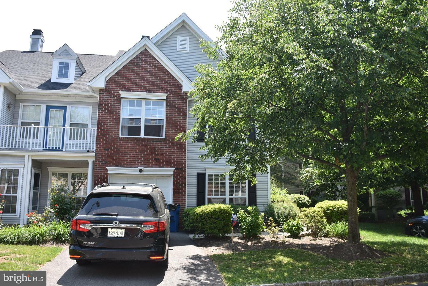 Property Photo:  10 Lee Court  NJ 08536 