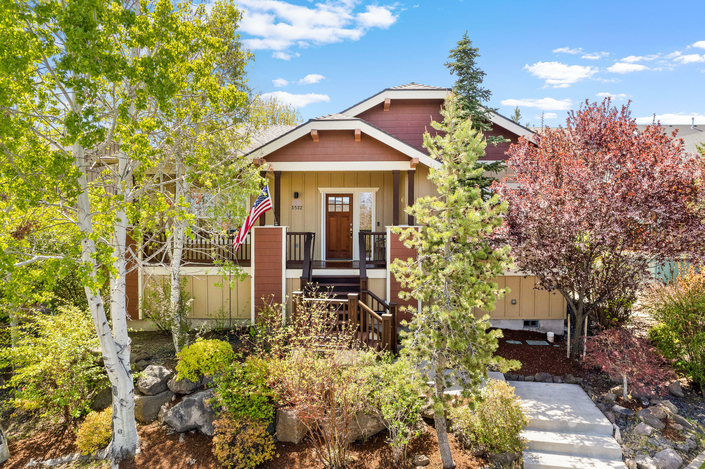 Property Photo:  3532 SW Salmon Avenue  OR 97756 