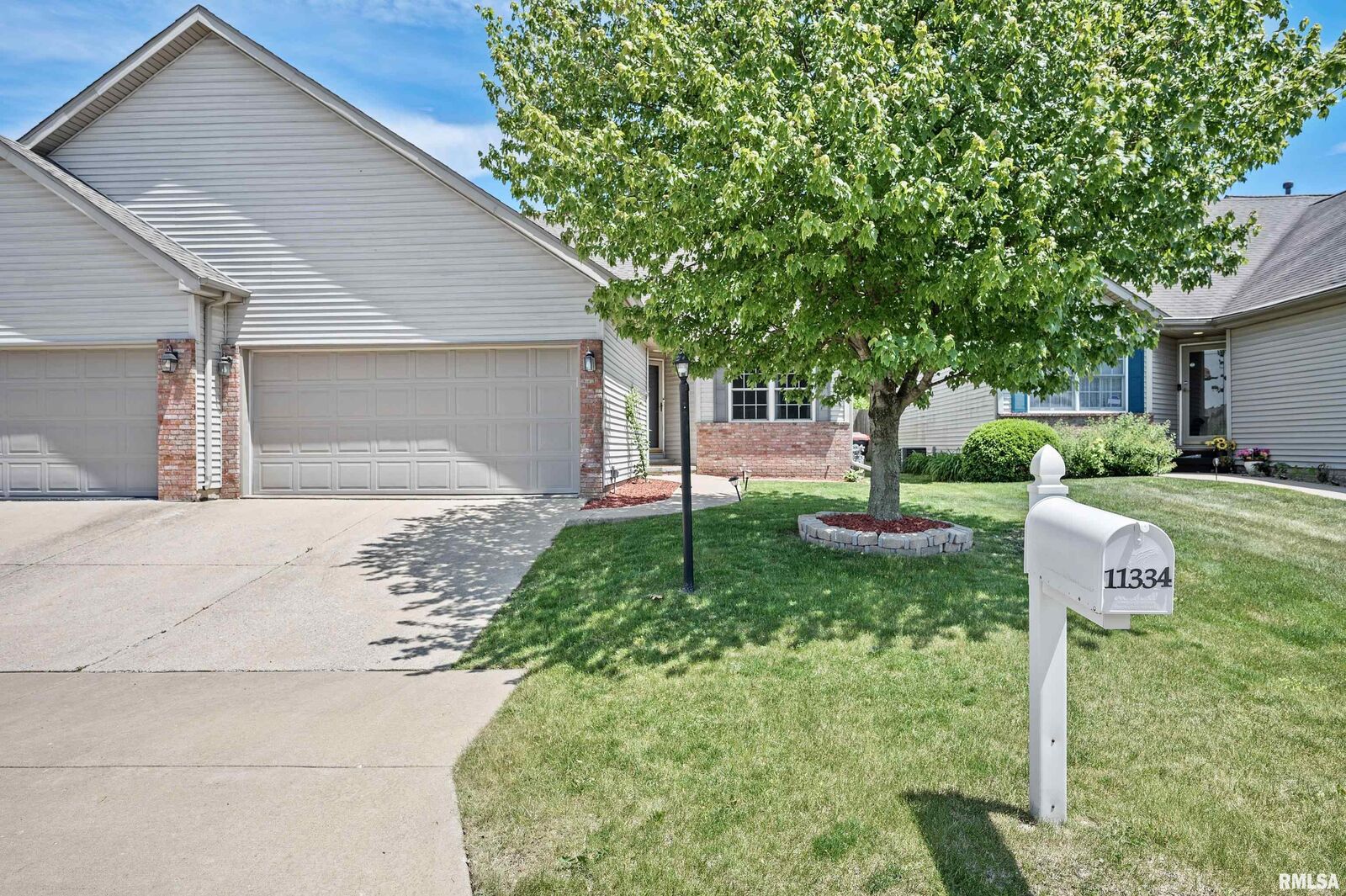 Property Photo: 11334 N Northtrail Drive IL 61525