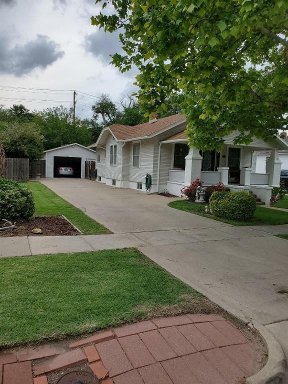 Property Photo:  1009 North 4th Street  KS 67846 