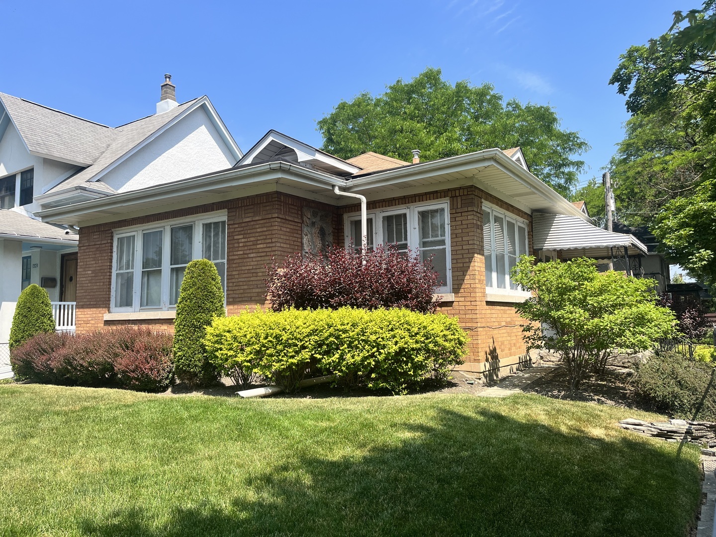 Property Photo: 4900 W Cullom Avenue IL 60641