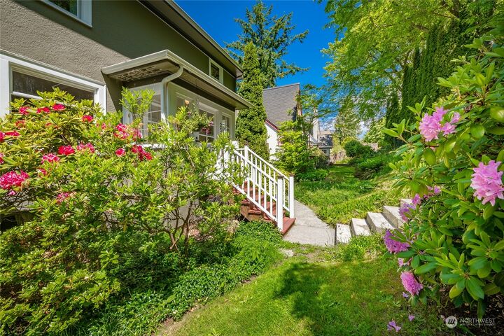 Property Photo: 239 N Garden Street WA 98225