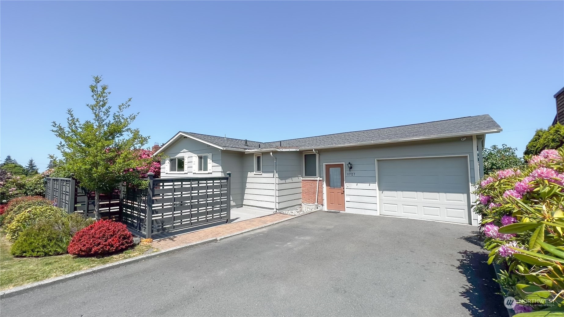 Property Photo:  1727 E 4th Street  WA 98362 