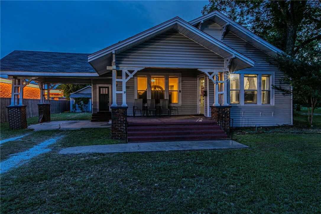 Property Photo:  509 N Ross Avenue  TX 76667 