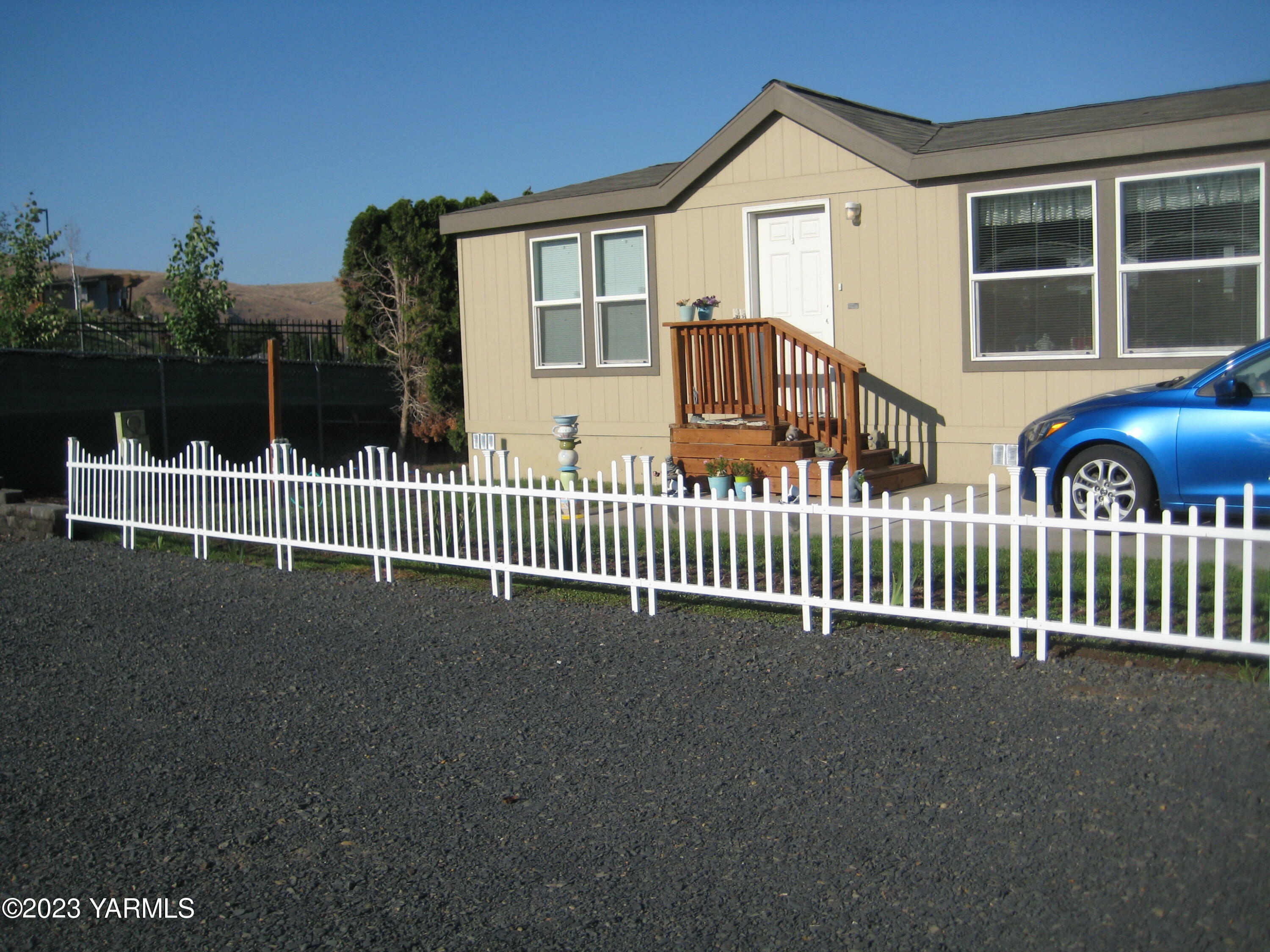 Property Photo: 802 N 40th Ave 26 WA 98908