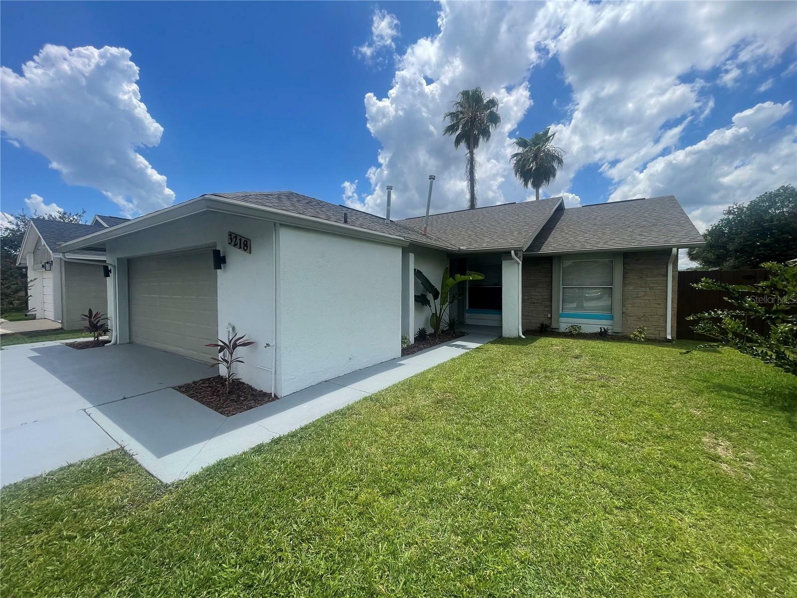 Property Photo:  3218 Bearclaw Way  FL 34746 