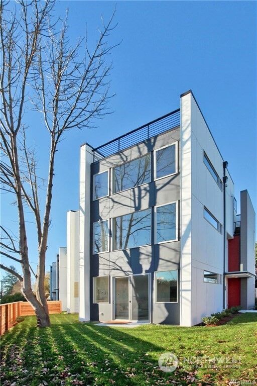 5207 S Willow Street  Seattle WA 98118 photo