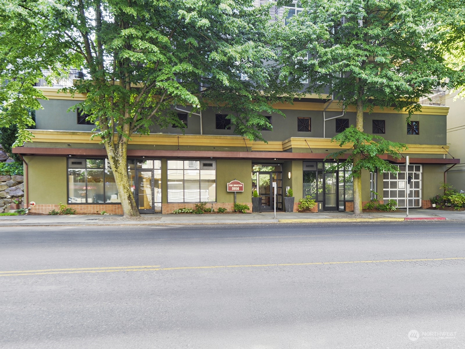 Property Photo:  5016 California Avenue SW 401  WA 98136 