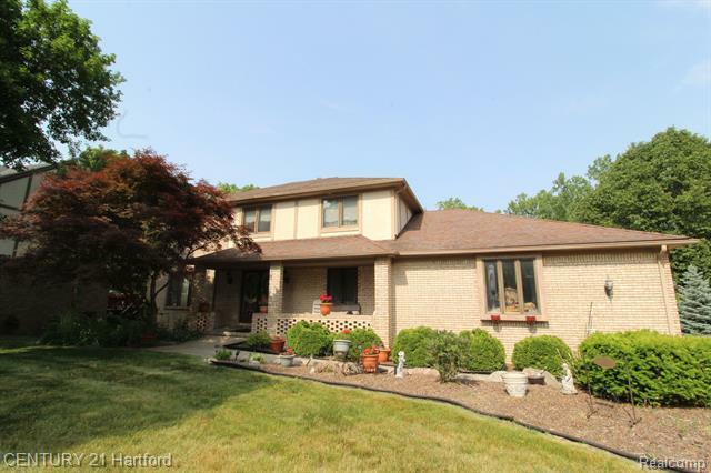 Property Photo:  22056 Heatheridge Lane  MI 48335 