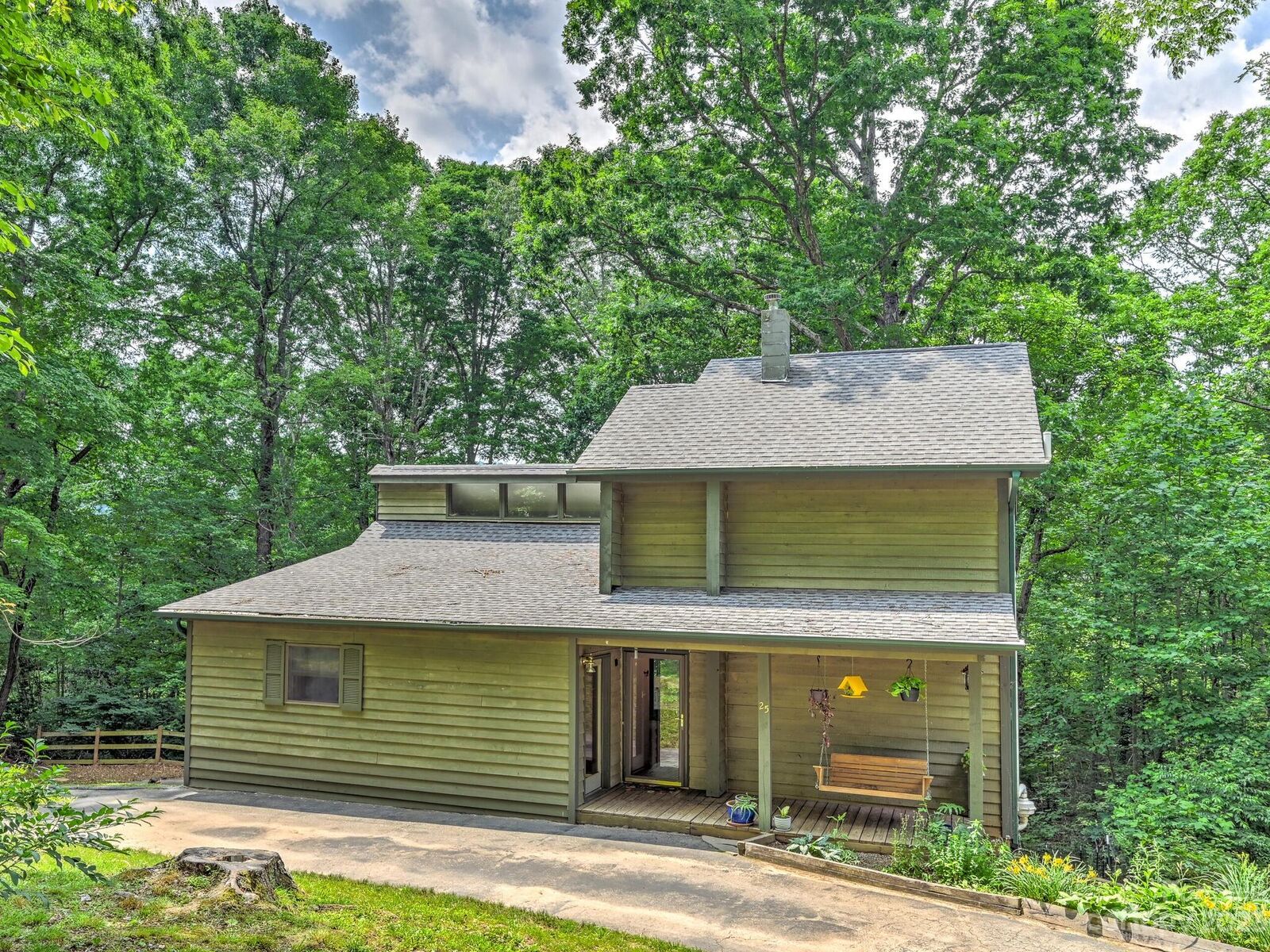 Property Photo:  25 Oakwood Road  NC 28715 