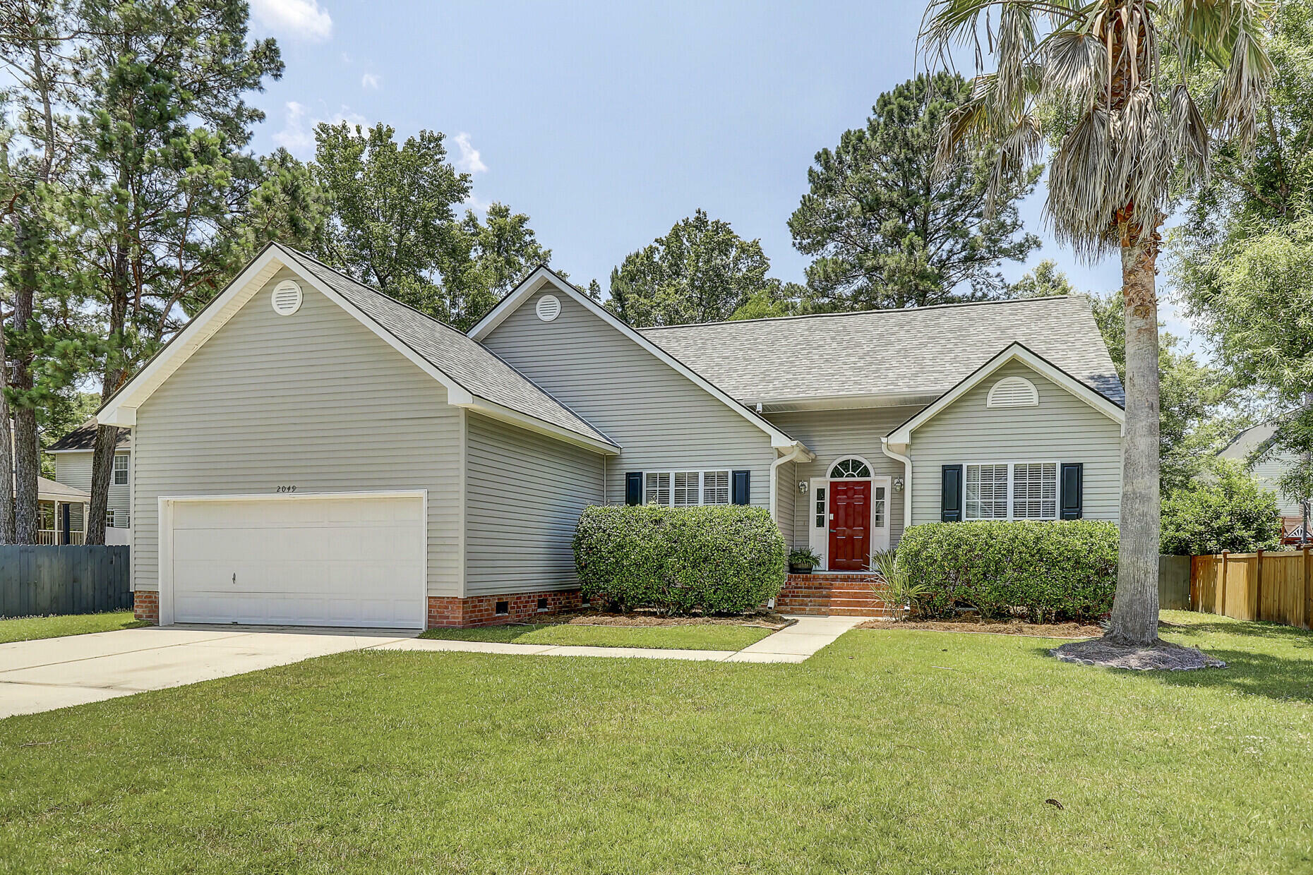 Property Photo:  2049 S Smokerise Way  SC 29466 