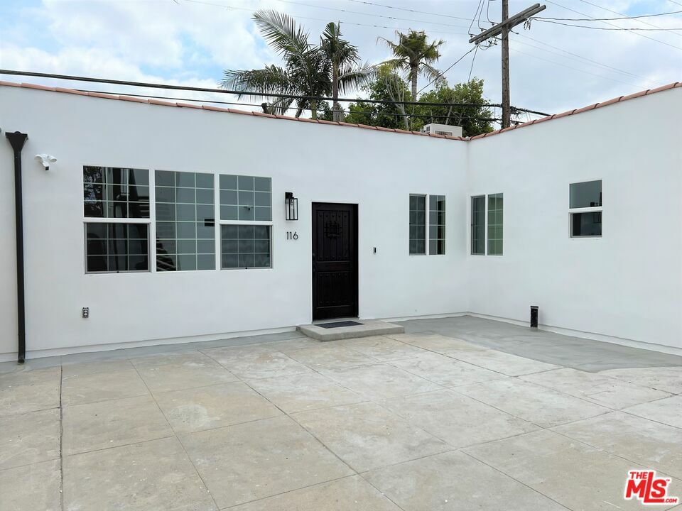 Property Photo:  116  S Harper Ave  CA 90048 