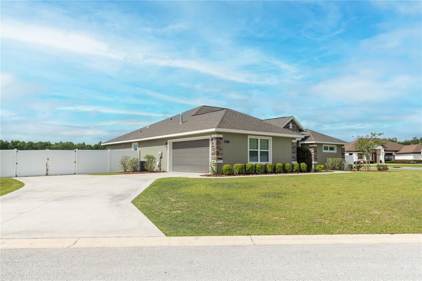 Property Photo:  6306 SE 10th Lane  FL 34472 