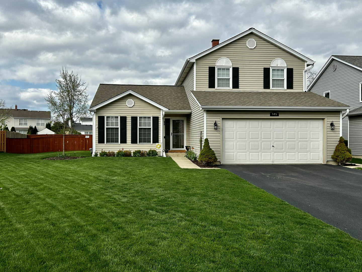 Property Photo:  545 Ladysmith Road  IL 60103 
