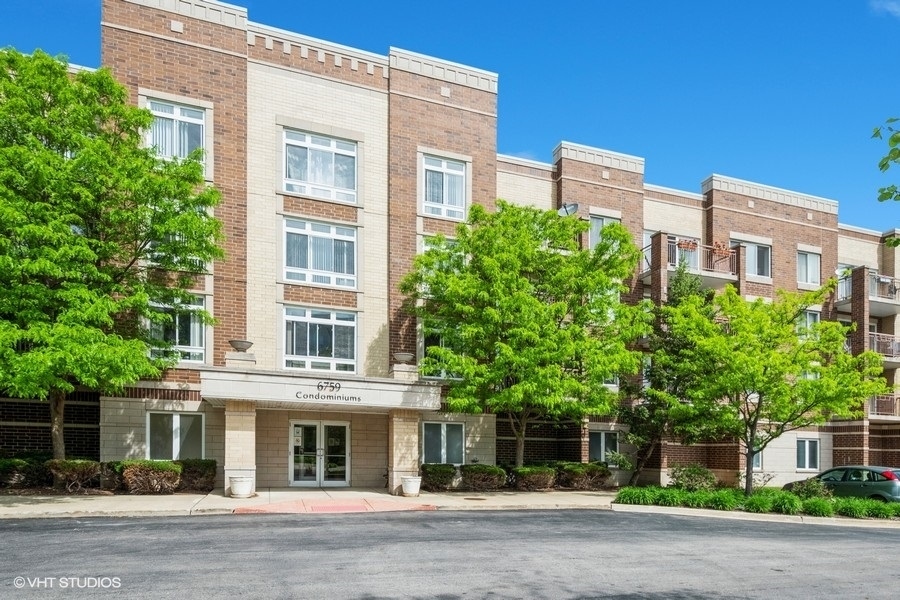 Property Photo:  6759 W Forest Preserve Avenue 407  IL 60634 