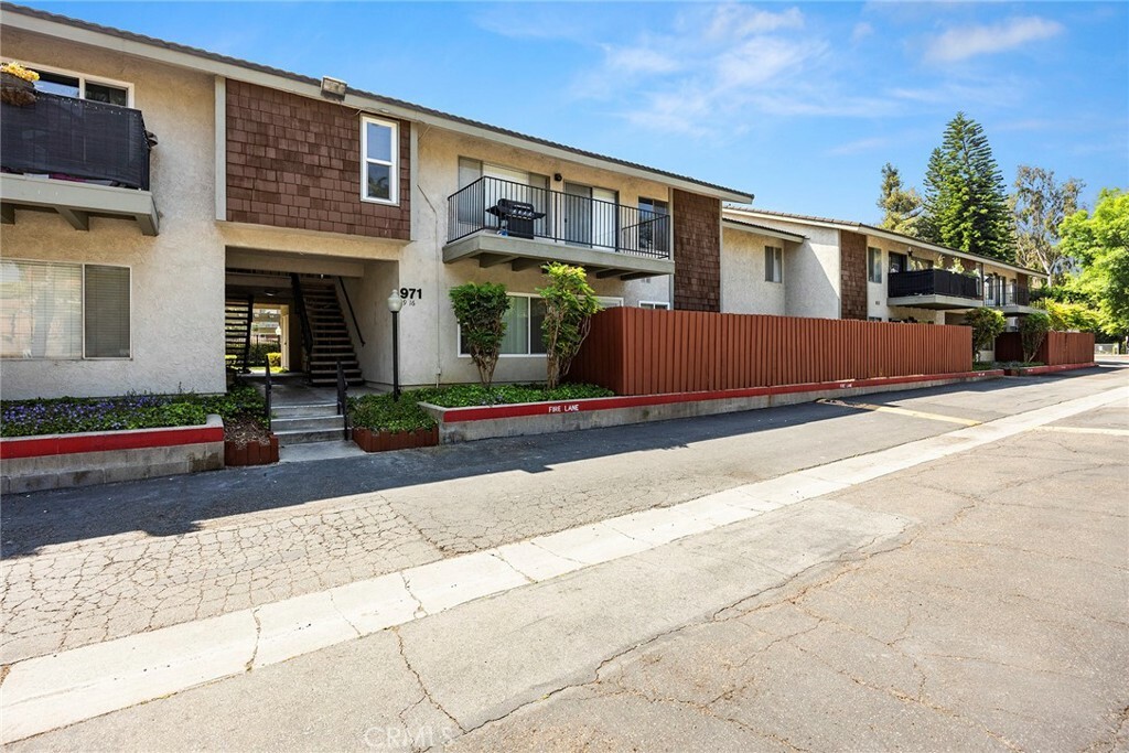 Property Photo:  971 S Idaho Street 10  CA 90631 