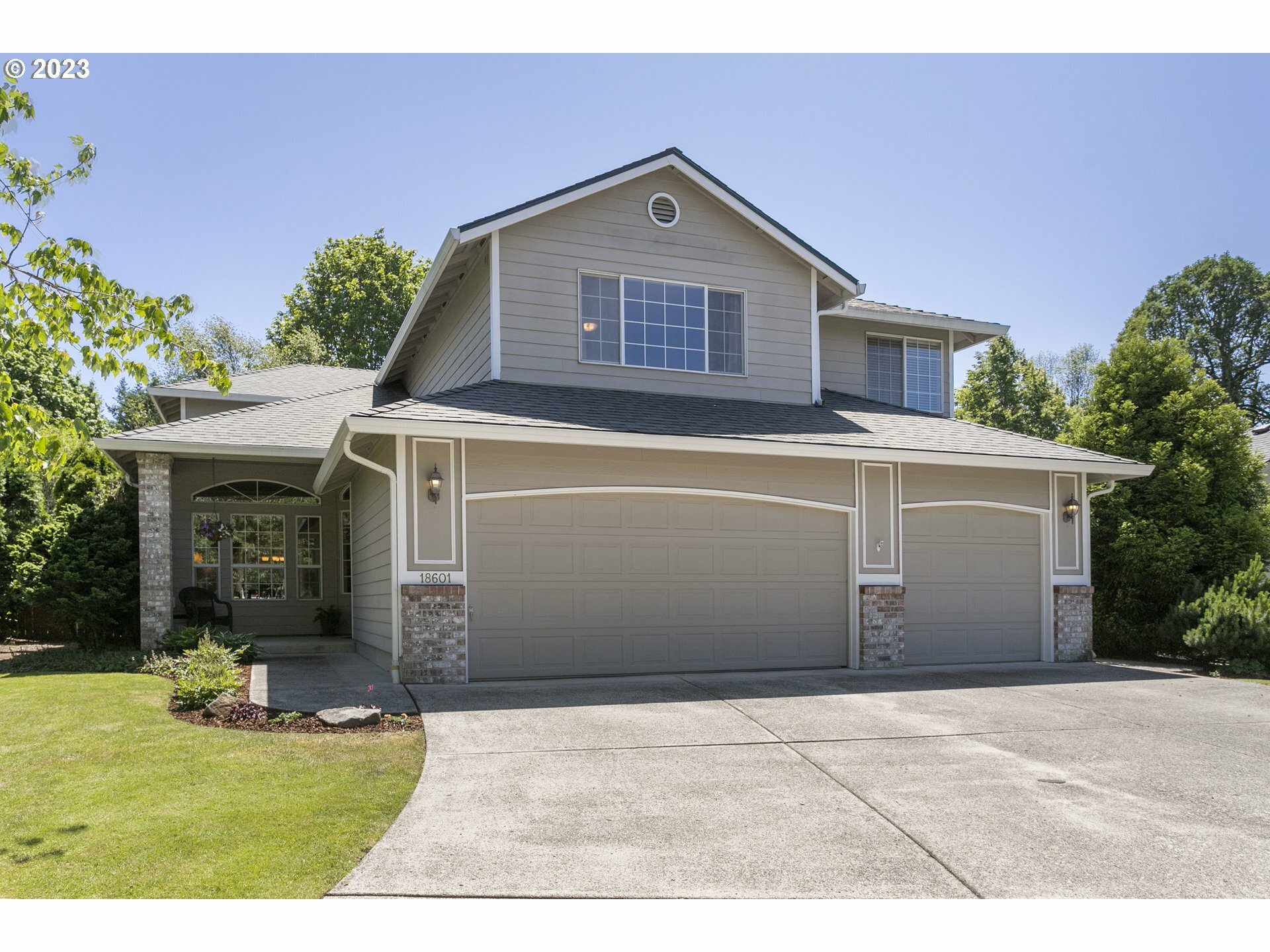 Property Photo: 18601 SE 24th Cir WA 98683