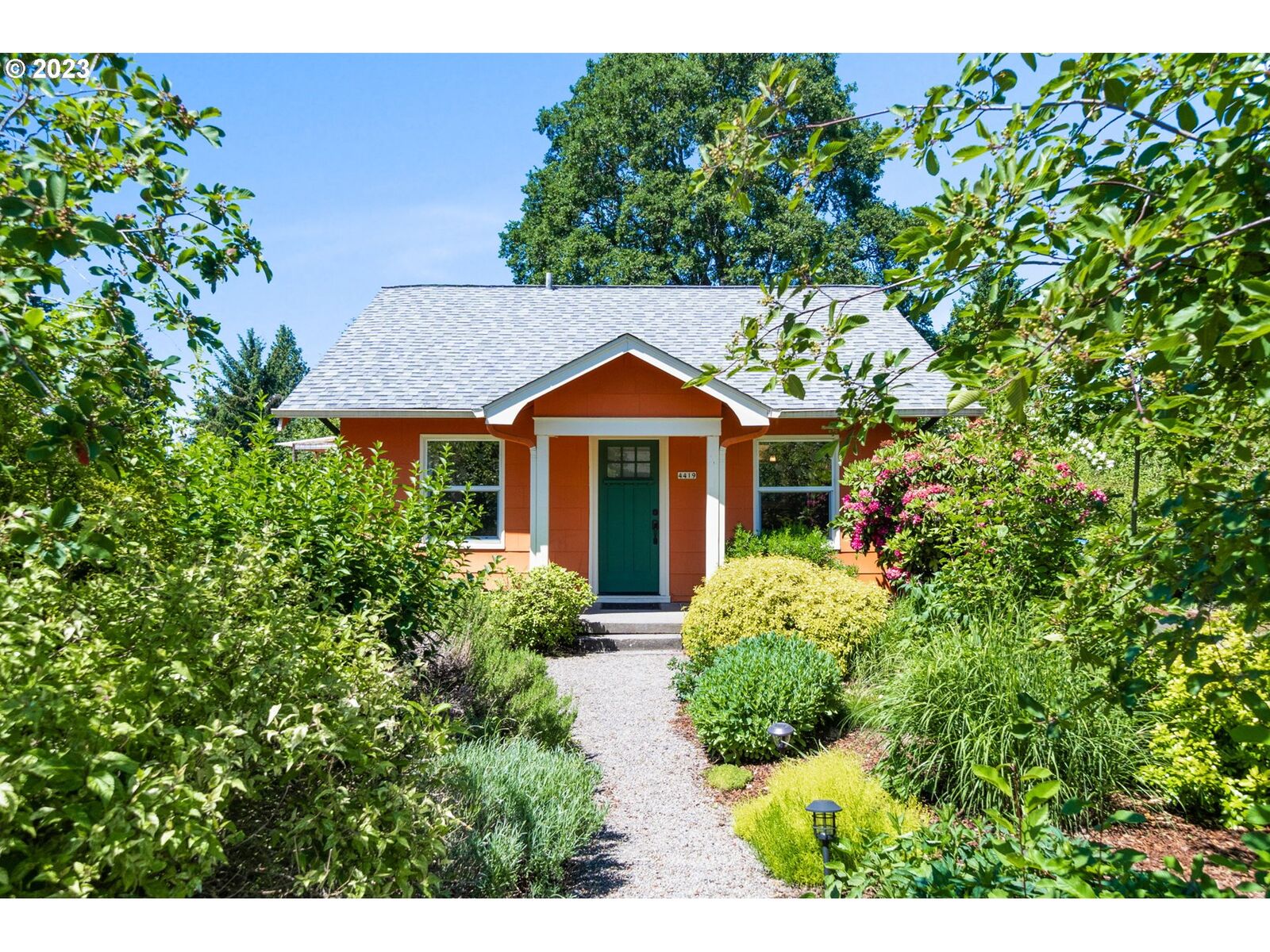 Property Photo:  4419 NE Sumner St  OR 97218