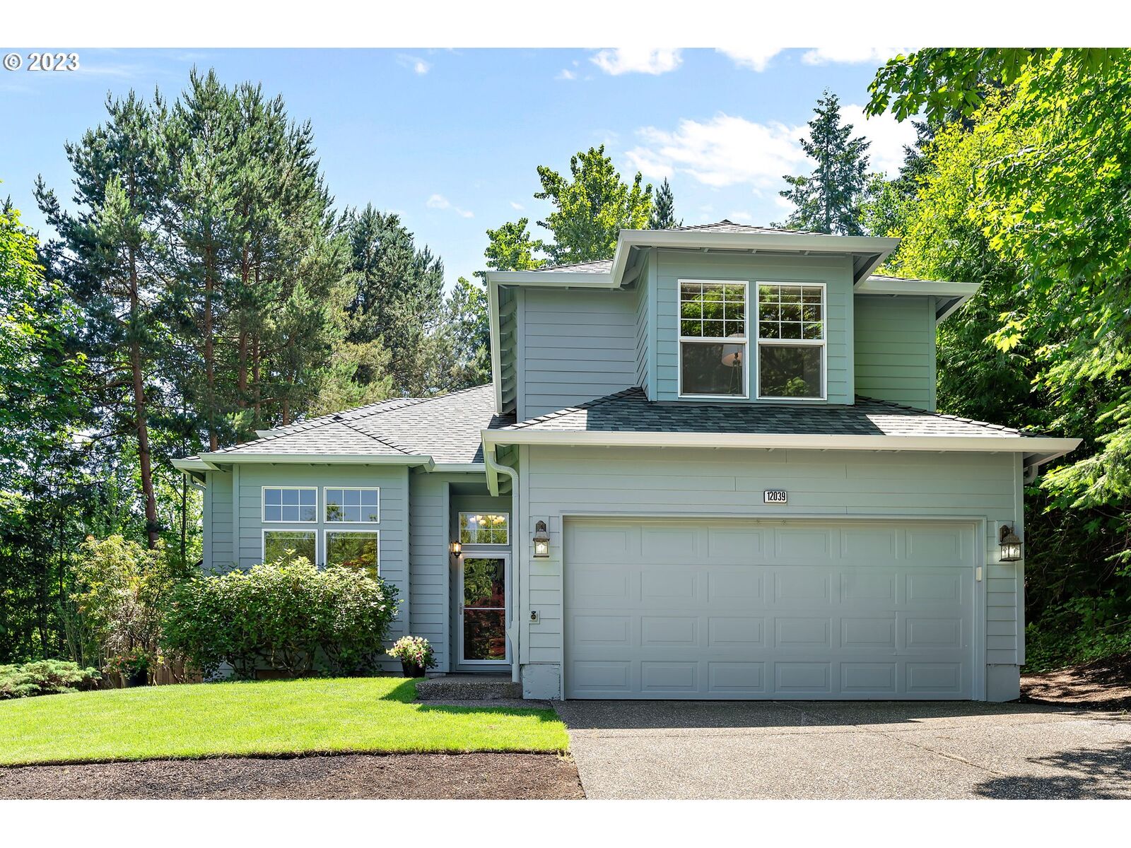 Property Photo:  12039 SW 13th Ct  OR 97219 