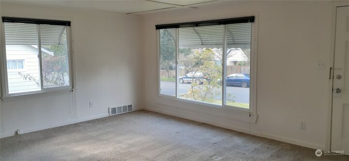 Property Photo:  5708 40th Avenue NE  WA 98105 