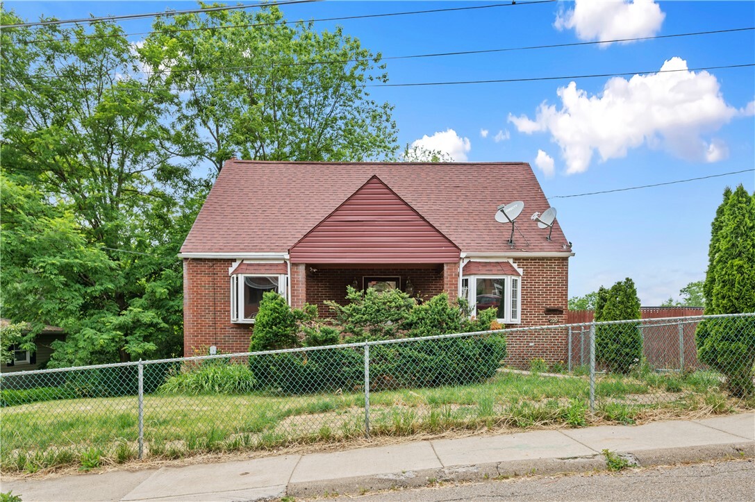 Property Photo: 229 Esther Ave PA 15068