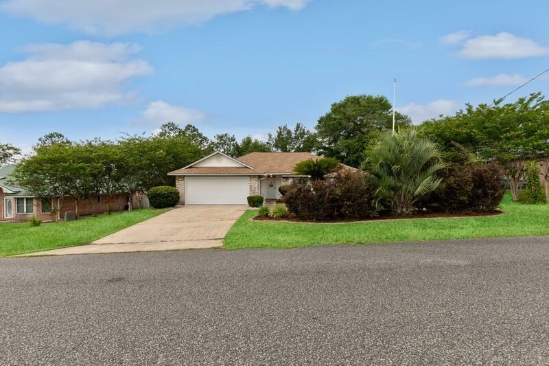 Property Photo:  195 Villacrest Drive  FL 32536 