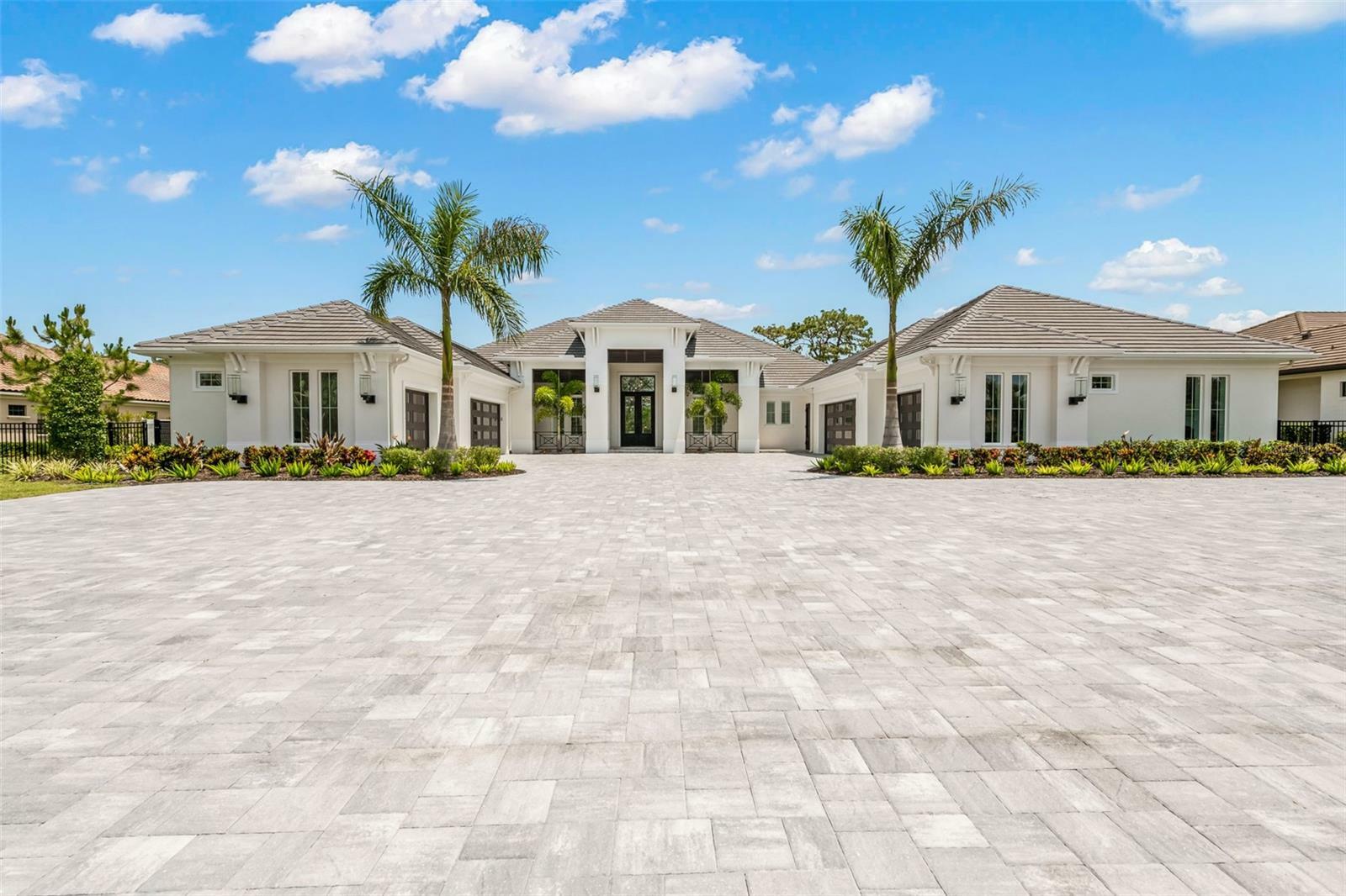 Property Photo: 8423 Lindrick Lane FL 34202