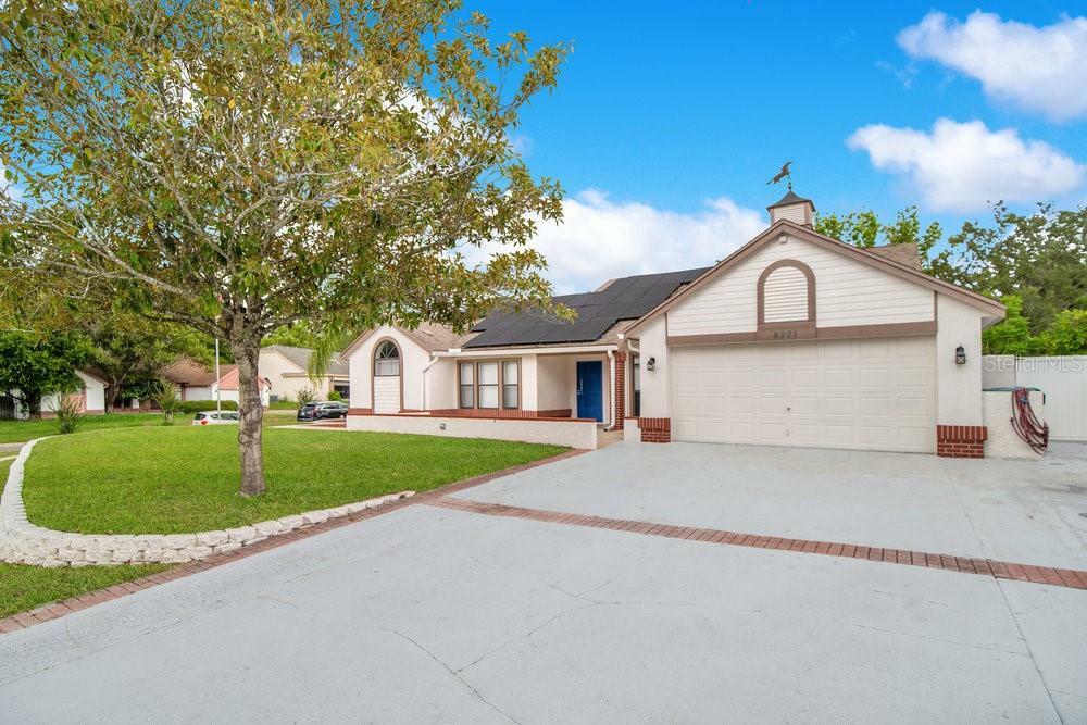 Property Photo: 8221 Willowwood Street FL 32818