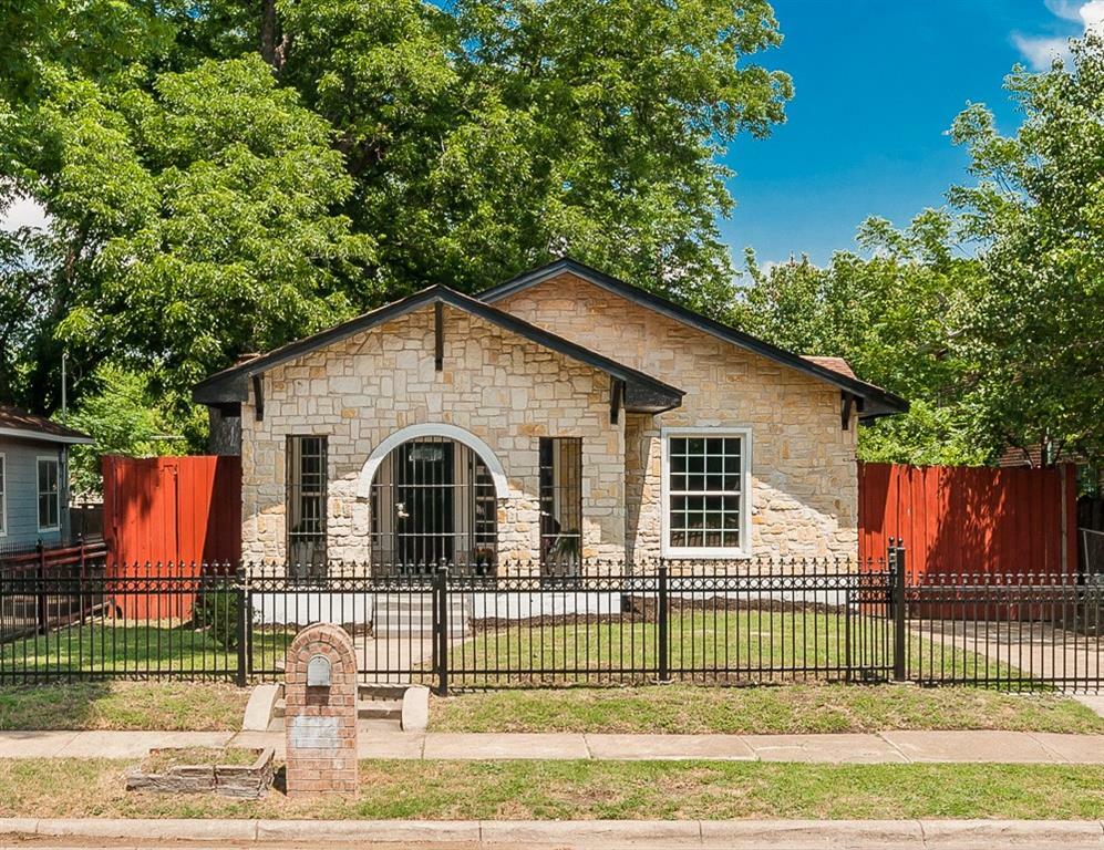 Property Photo: 924 S Brighton Avenue TX 75208