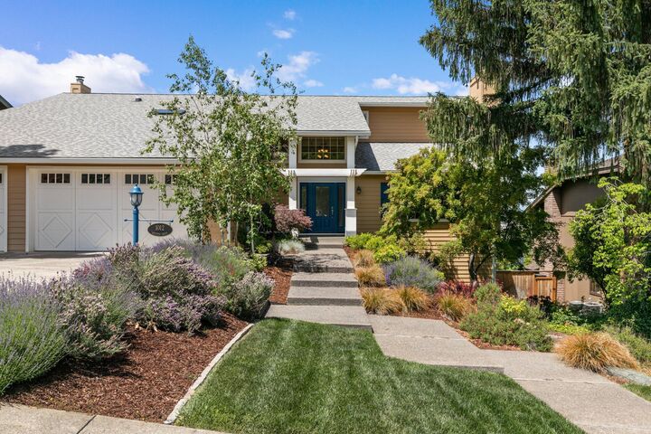 1012 Kristen Drive  Medford OR 97504 photo