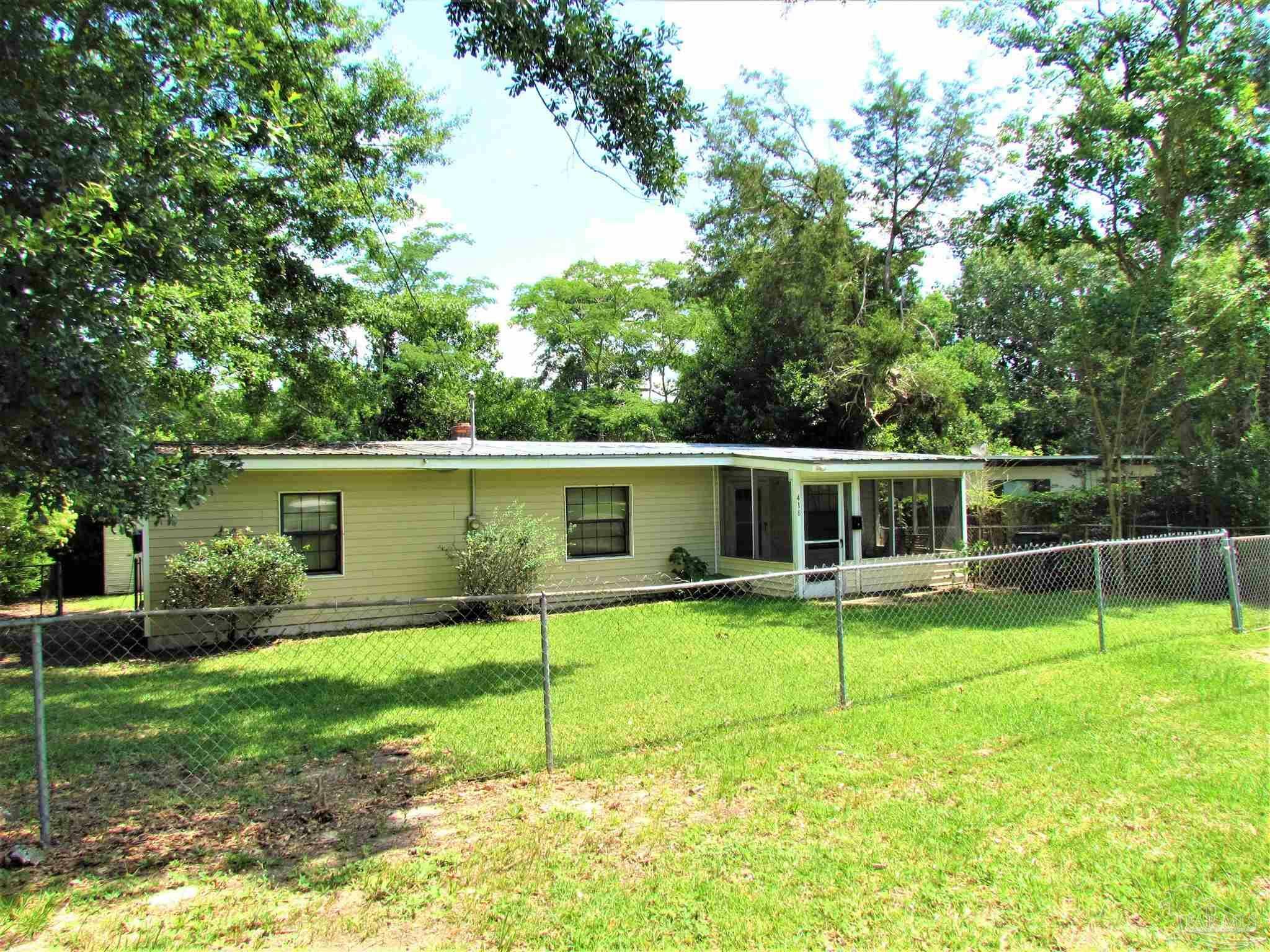 Property Photo:  418 Forrest St  FL 32533 