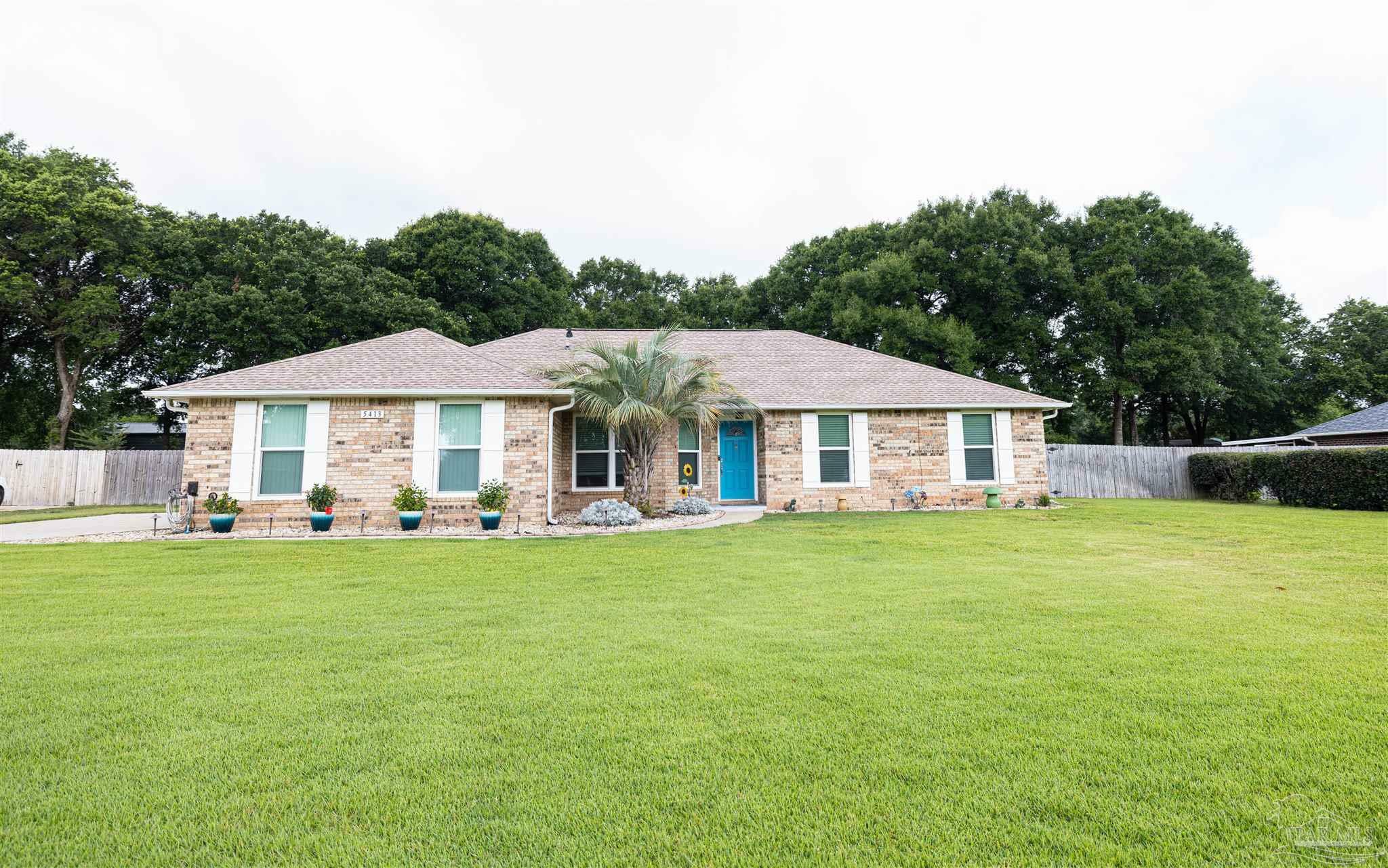Property Photo: 5413 Woodsman Dr FL 32571