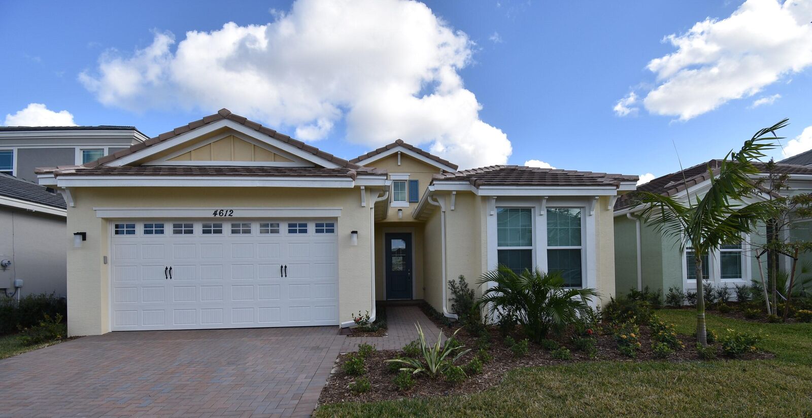 Property Photo: 4612 Woodland Way FL 33470