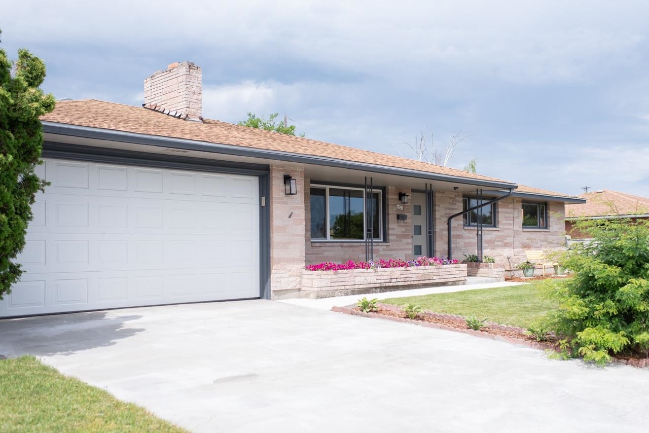 Property Photo: 6821 N Dakota St WA 99208