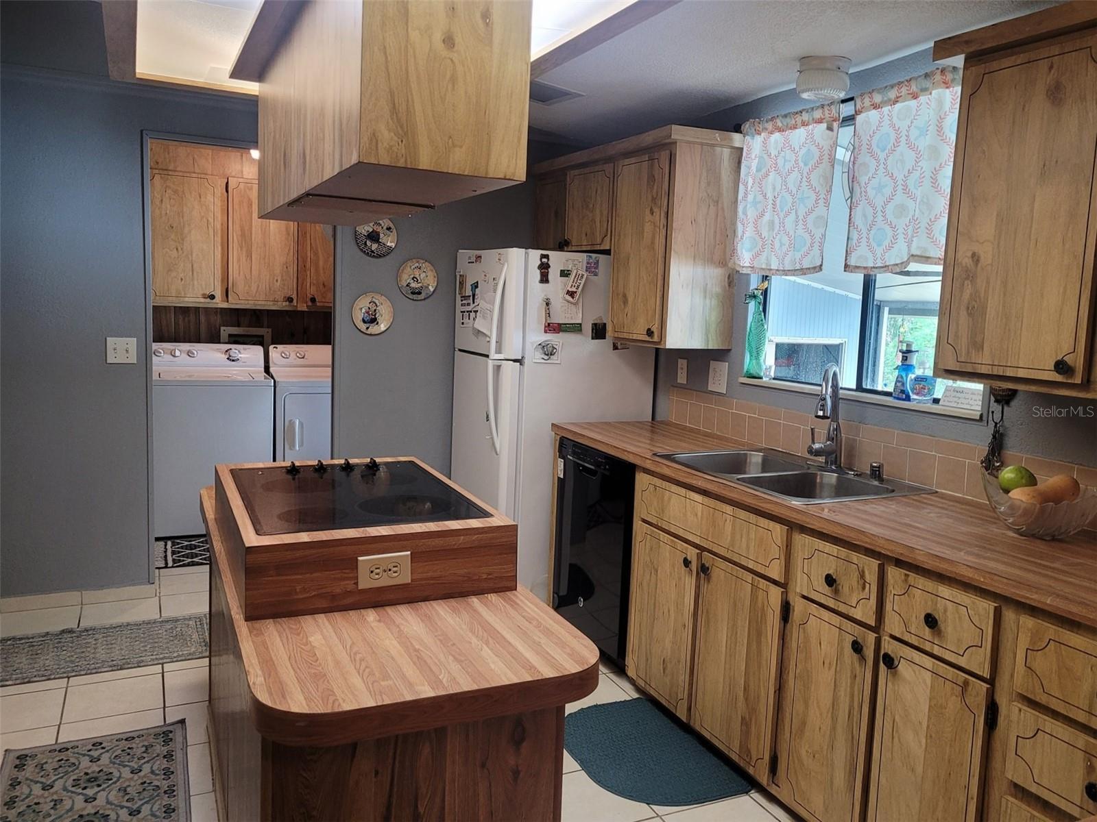 Property Photo: 8912 Fox Trail FL 33626