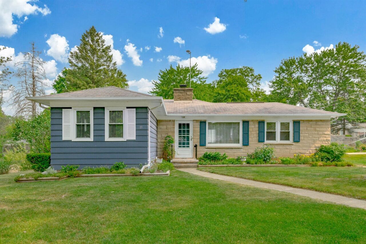 Property Photo:  
