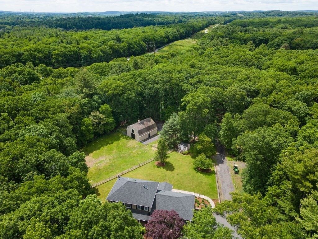 Property Photo: 18-R Hillside Way MA 01887
