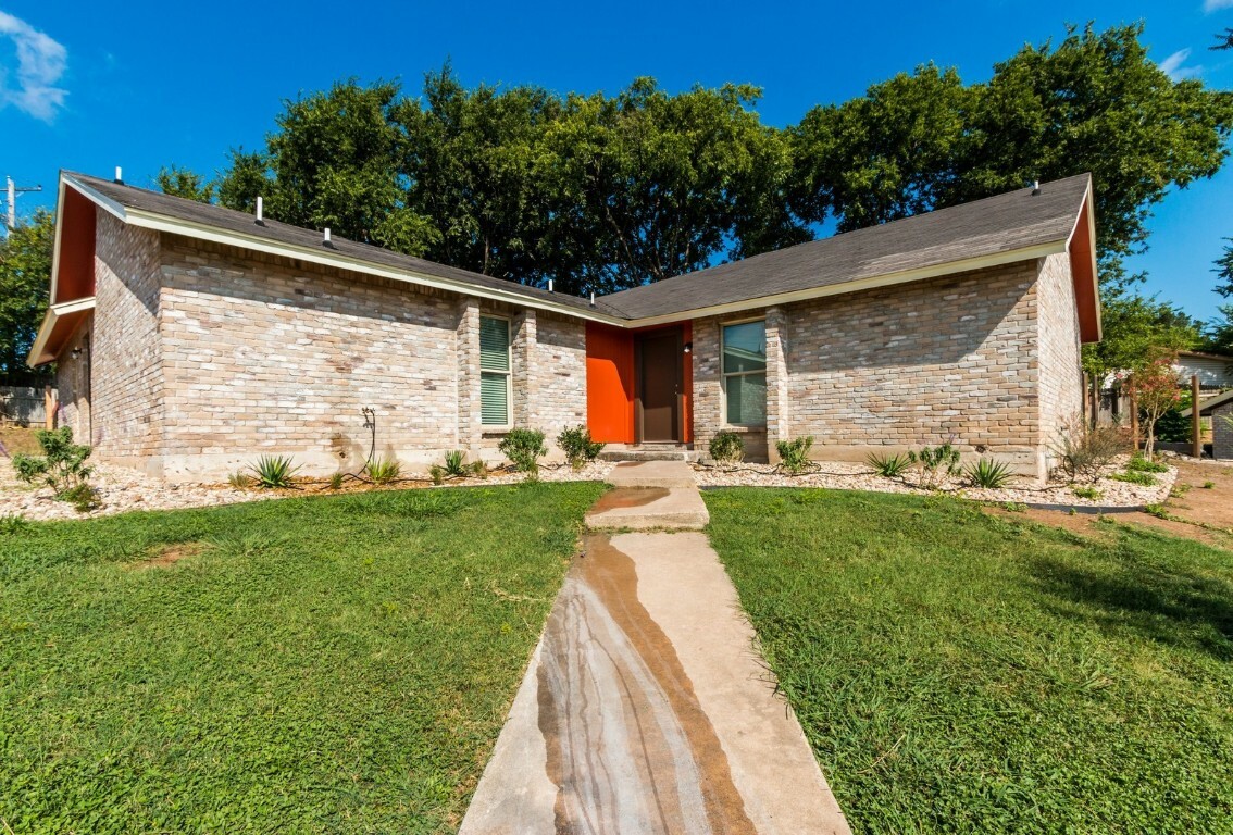 Property Photo:  1900 Valley Hill Circle B  TX 78741 